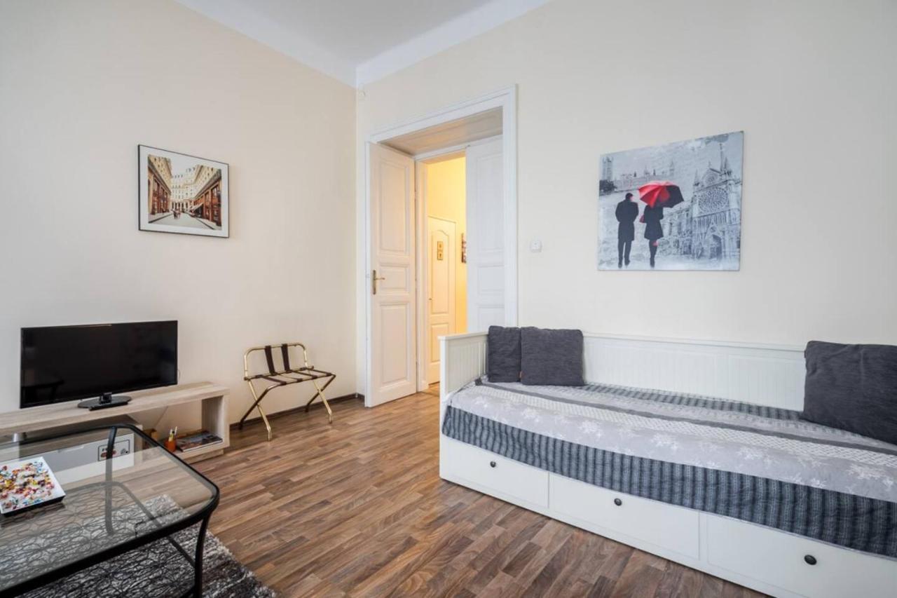 Pyvo Street Home With Balcony By Nw Budapest Exteriör bild