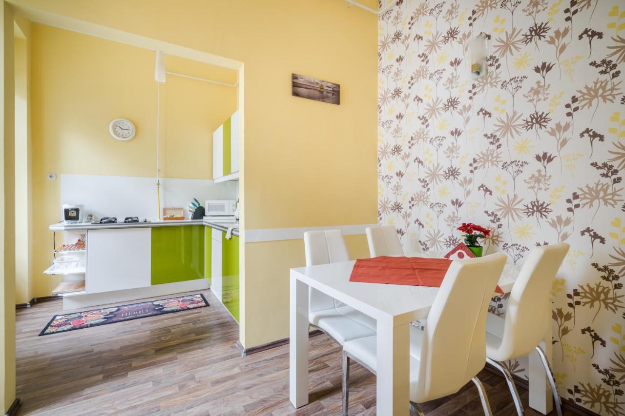 Pyvo Street Home With Balcony By Nw Budapest Exteriör bild