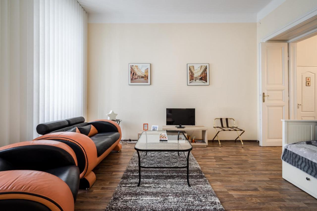 Pyvo Street Home With Balcony By Nw Budapest Exteriör bild