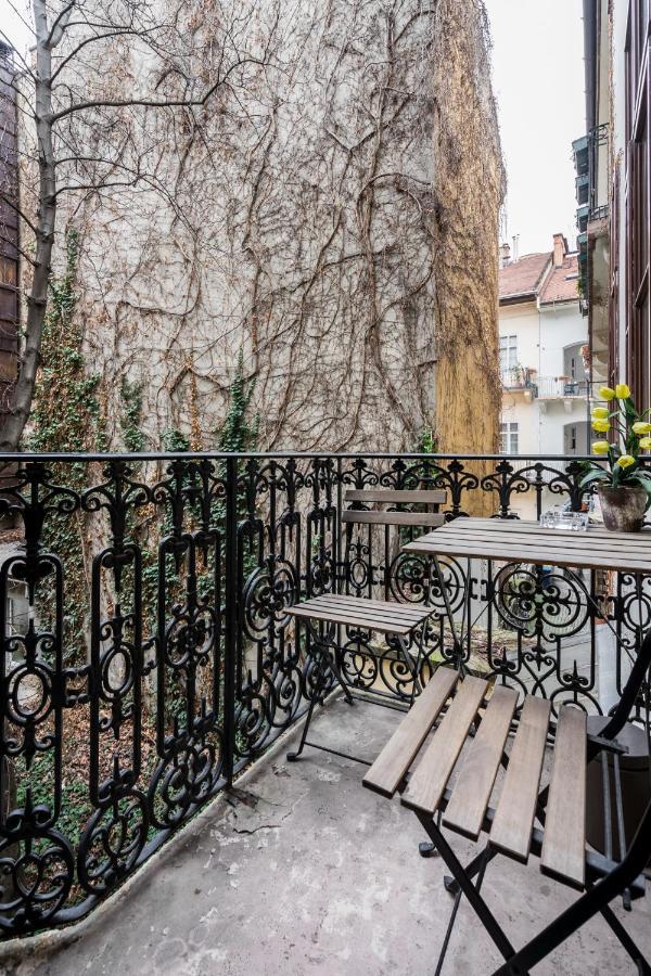 Pyvo Street Home With Balcony By Nw Budapest Exteriör bild