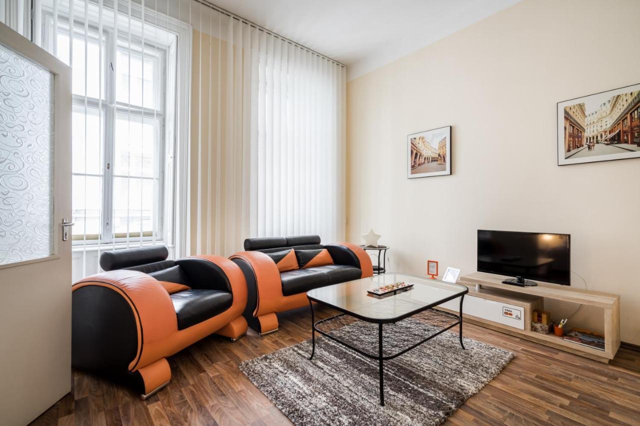 Pyvo Street Home With Balcony By Nw Budapest Exteriör bild