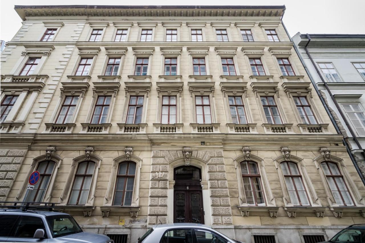 Pyvo Street Home With Balcony By Nw Budapest Exteriör bild