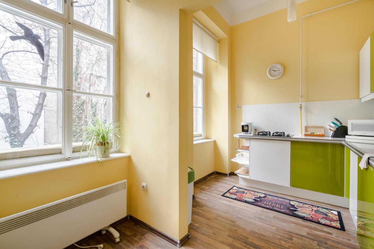 Pyvo Street Home With Balcony By Nw Budapest Exteriör bild